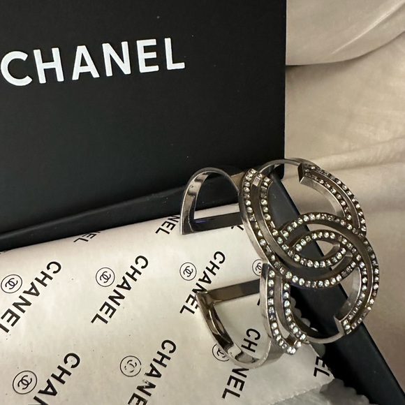 Chanel diamond cuff authentic - Picture 6 of 11